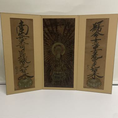 北陸のお客様の 江戸時代から続く、お仏壇の掛け軸をサイズ、表装直しを致しました。